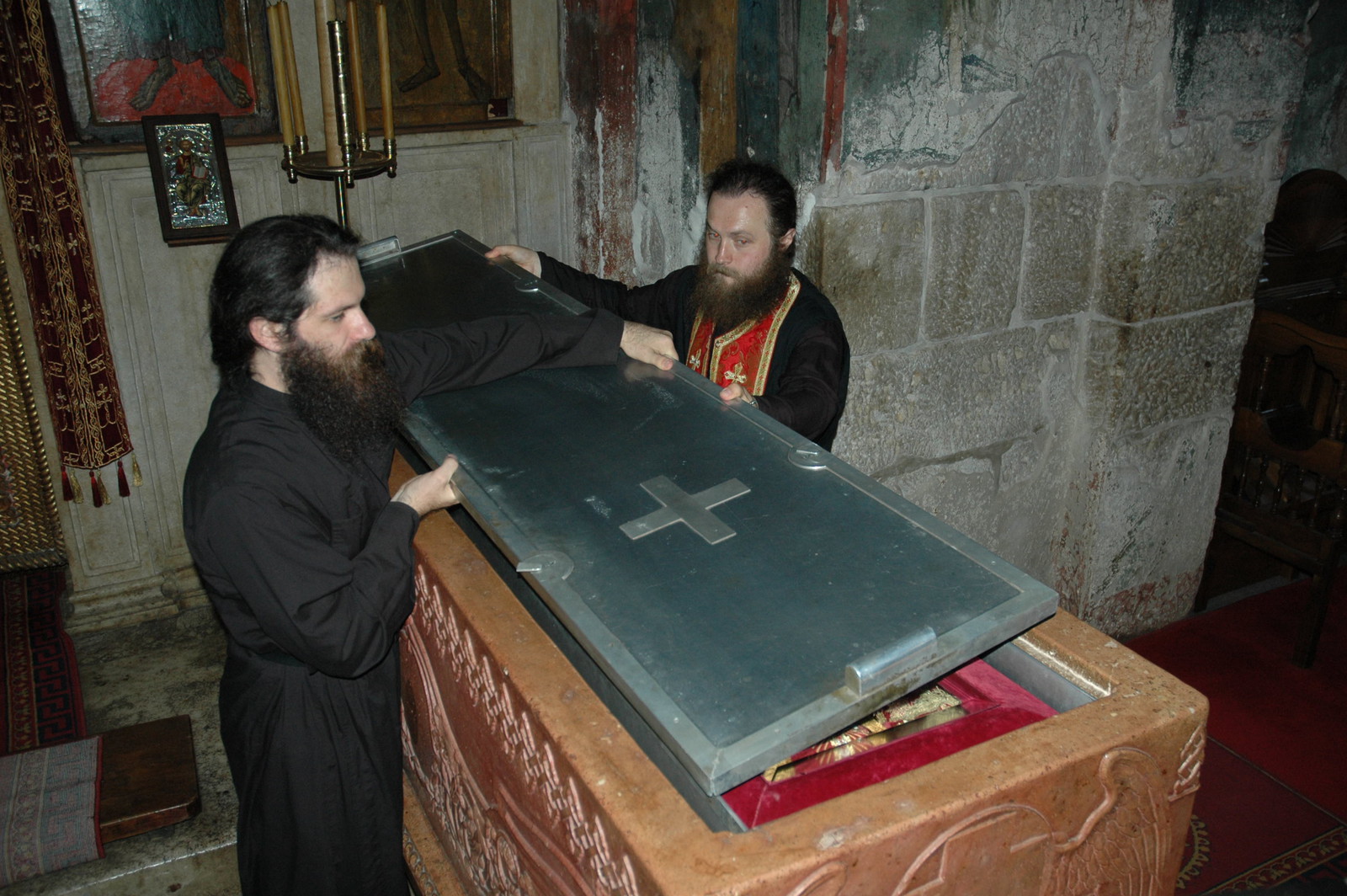 Honoring the holy relics of Stefan of Decani 8