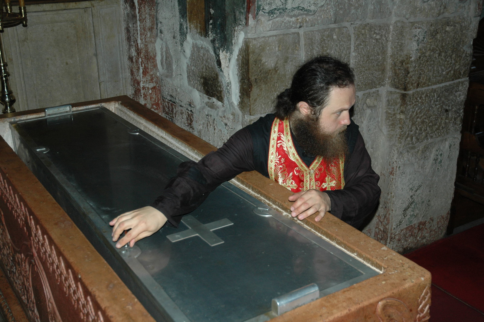 Honoring the holy relics of Stefan of Decani 11