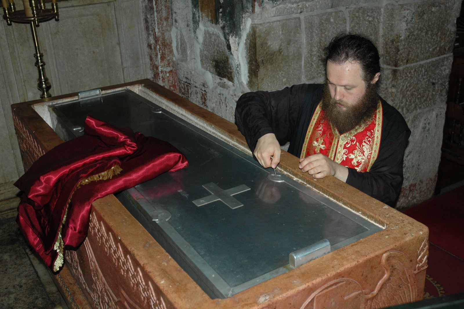Honoring the holy relics of Stefan of Decani 14