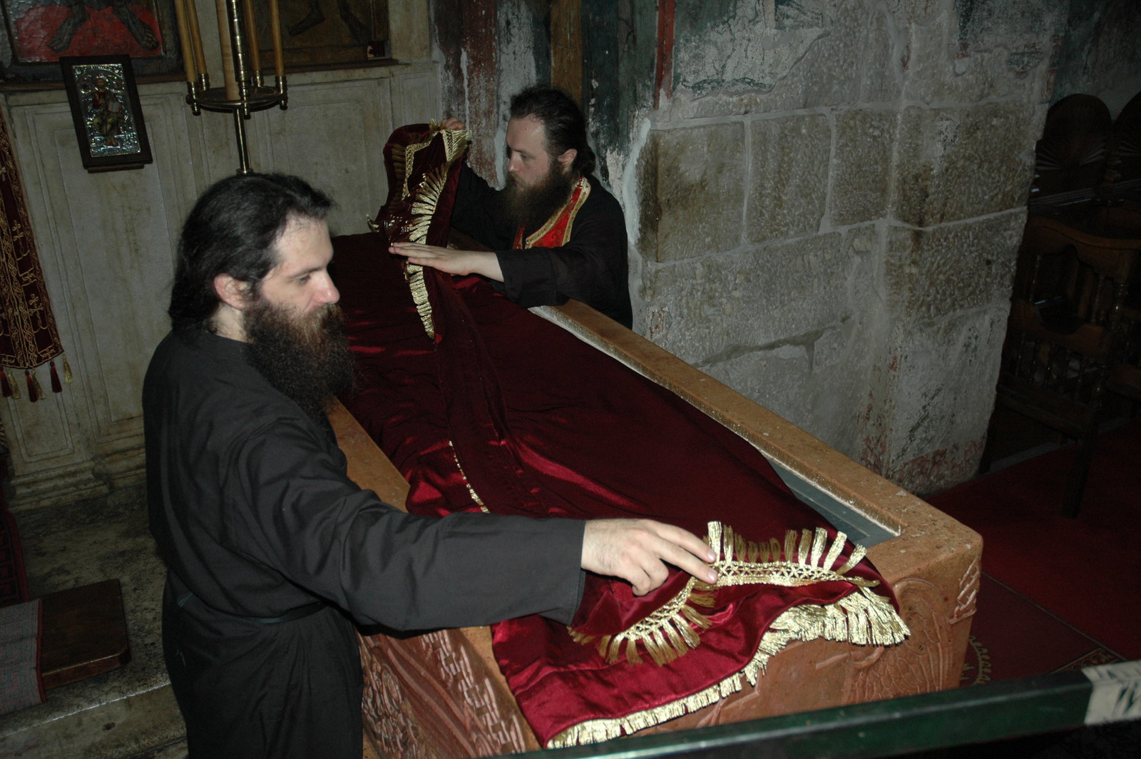 Honoring the holy relics of Stefan of Decani 19