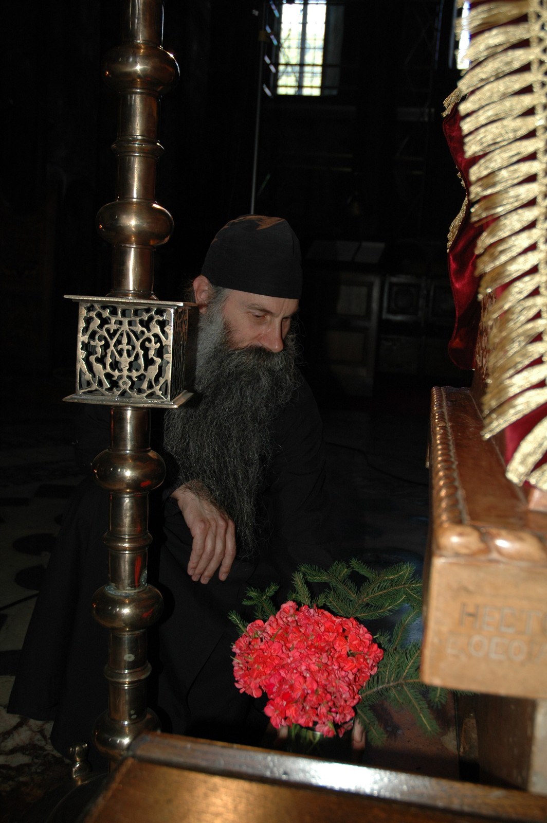 Father Avakum at Stefan of Decani sarcophagus