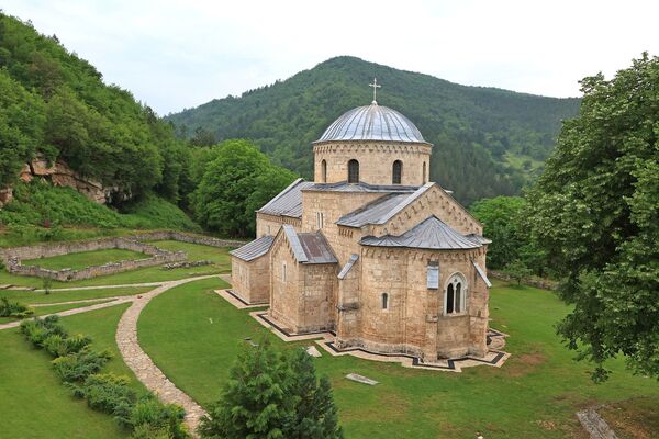 The church and the remains of the old refectory