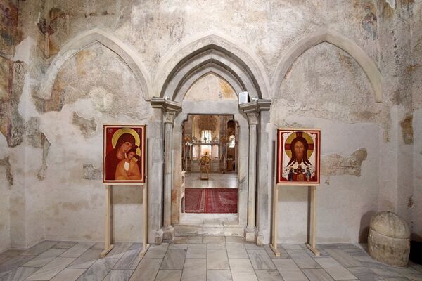 East wall of the narthex