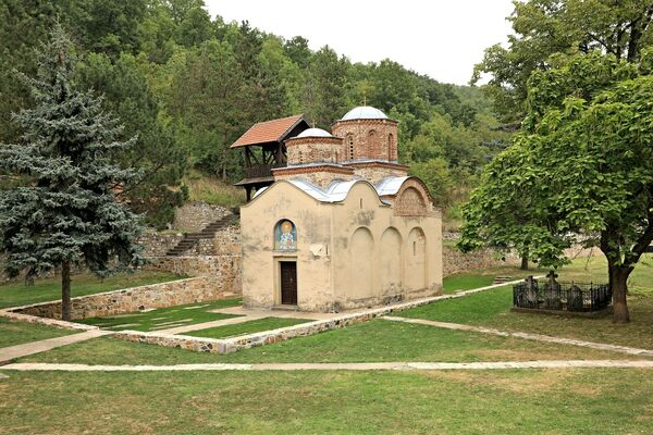 Црква са југозападне стране