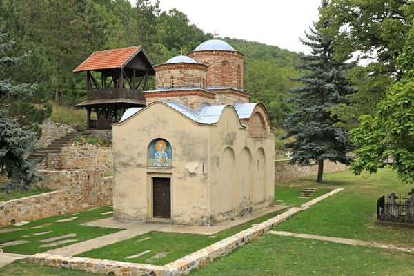 Поглед на цркву са југозапада