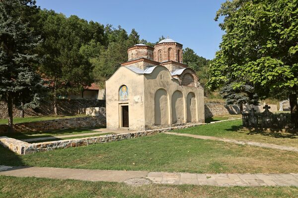 Црква са југозападне стране