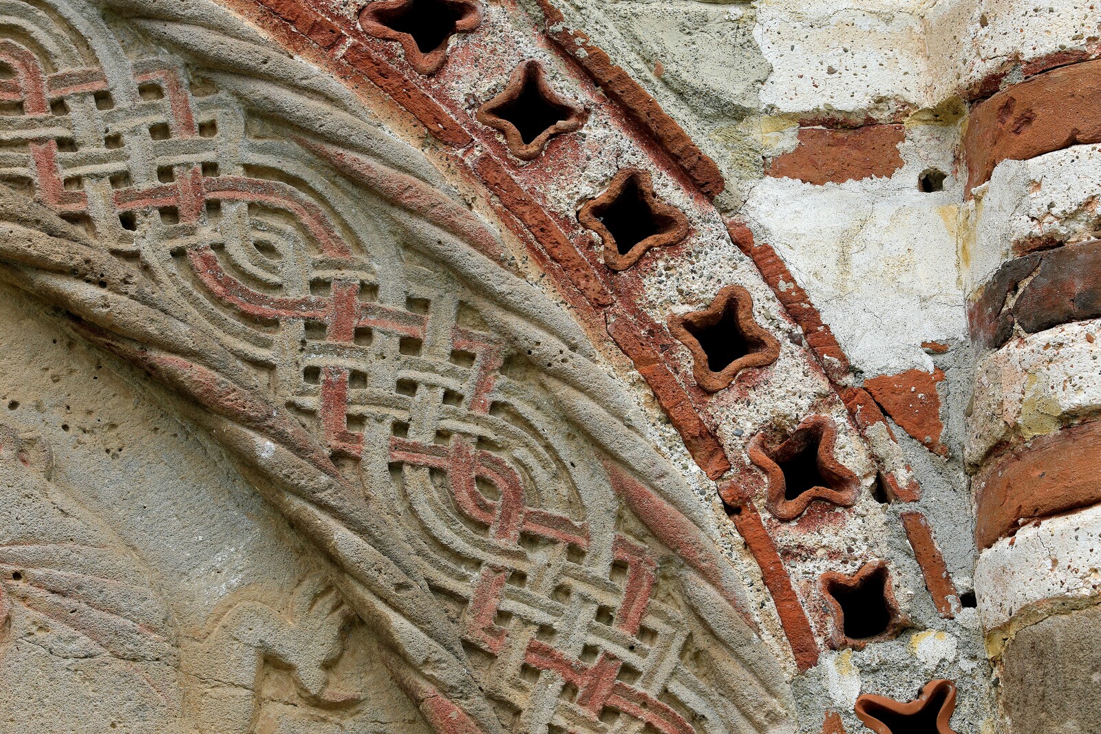 Bifora of the Altar Apse with a Representation of the Fight of Samson with the Lion (?), detail