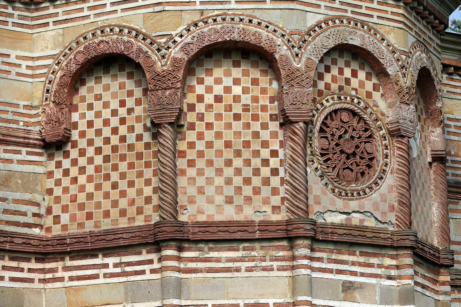 Blind Arcade and Rosette of the Altar Apse