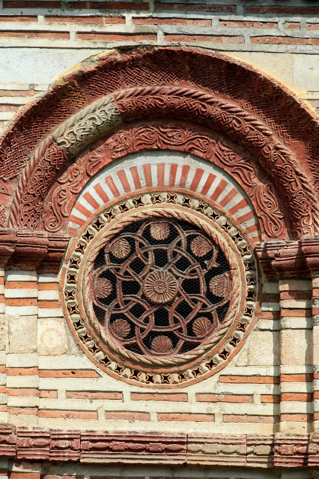 Archivolt and Rosette on the South Wall of the Nave