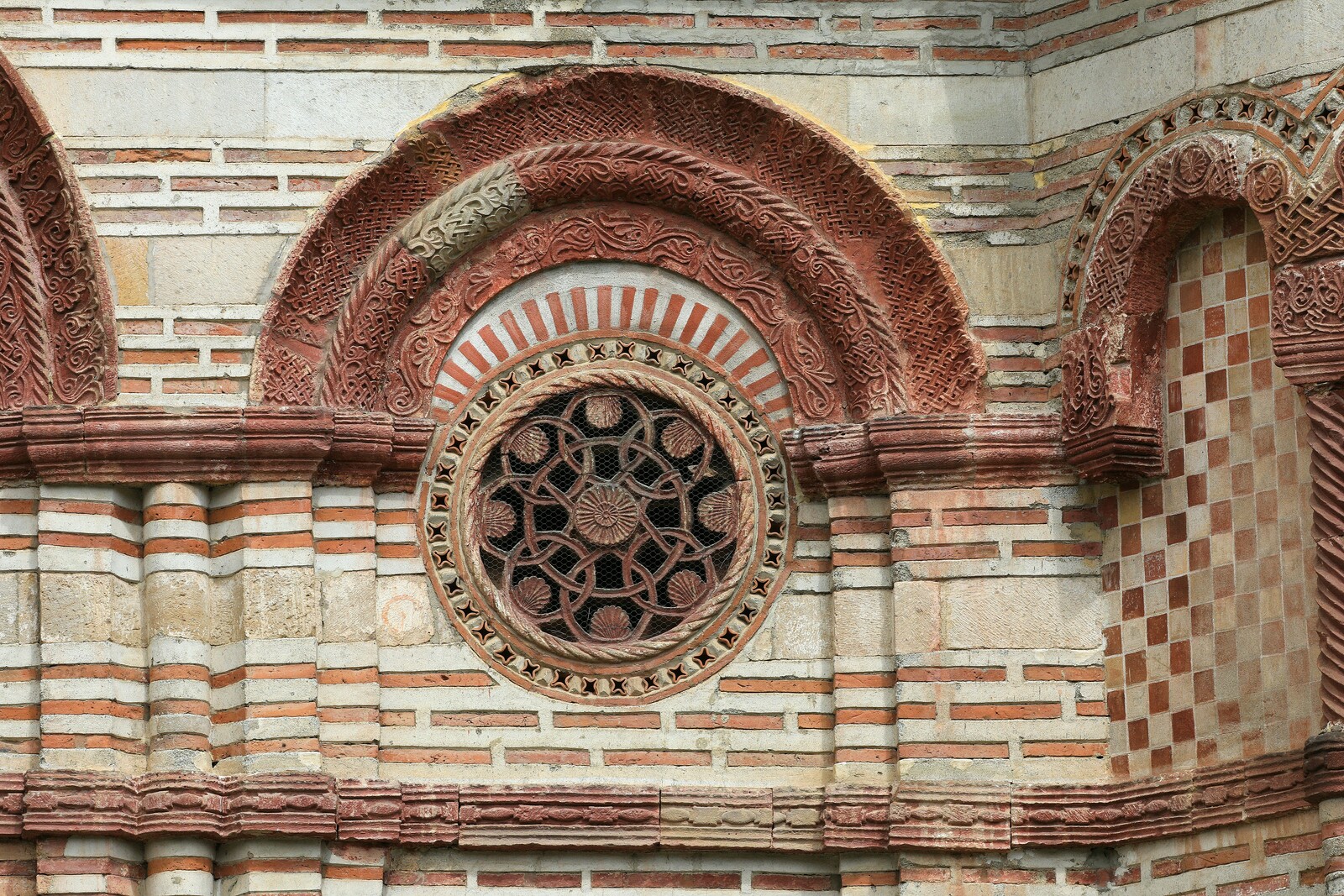 Archivolt and Rosette on the South Wall of the Nave