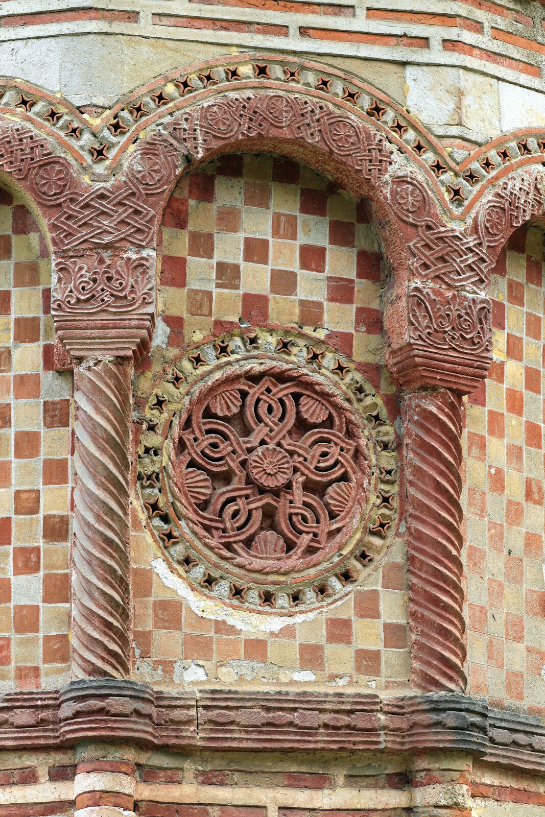 Blind Аrcade and Rosette of the North chantry, detail