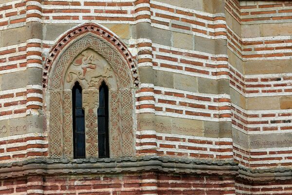 Bifora of the Altar Apse with a Representation of the Fight of Samson with the Lion (?), detail