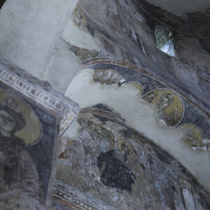 View of the north wall and north arch of the area under the dome