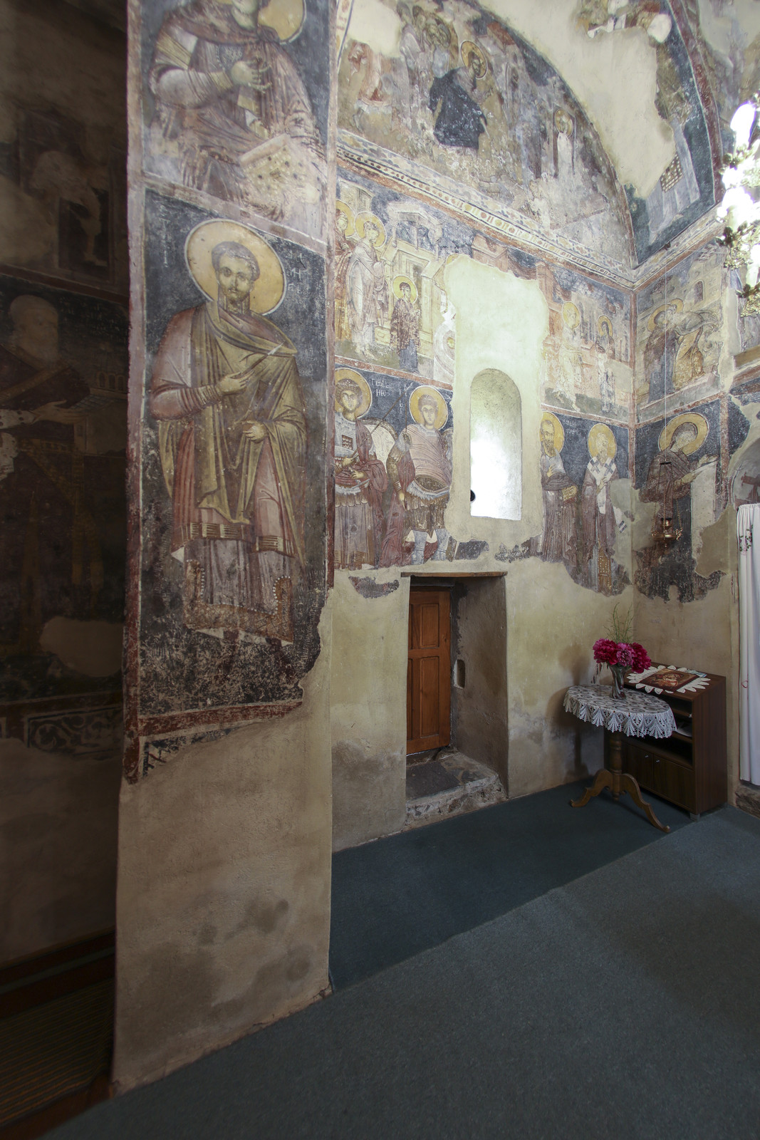 Поглед на фреске северног зида
