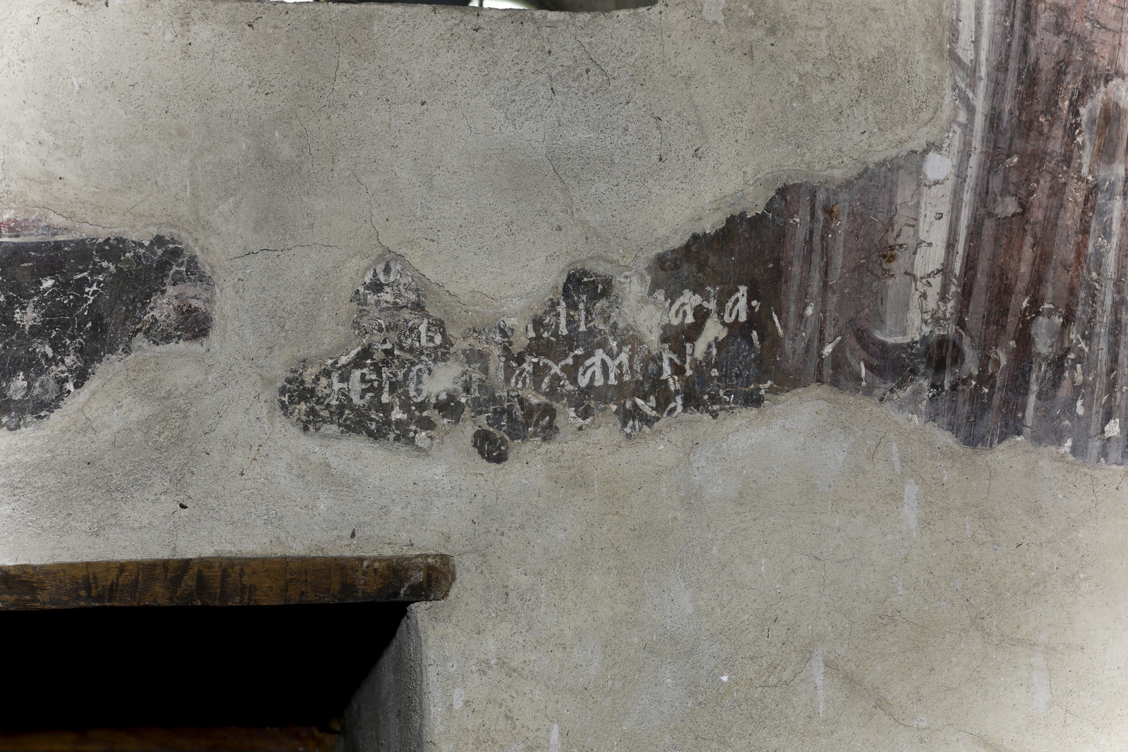 Горњи део главе монаха Јована с фрагментом натписа