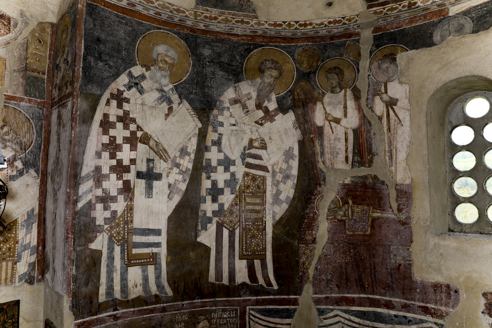 Свети Григорије Чудотворац, Василије Велики, два анђела-ђакона и Христос Агнец на часној трпези