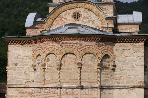 The gable with a rosette and the blind arcade of the altar apse