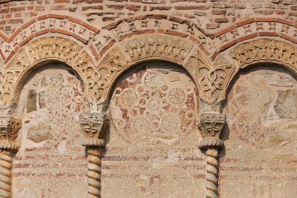 Painted rosettes under the blind arcade of the altar apse