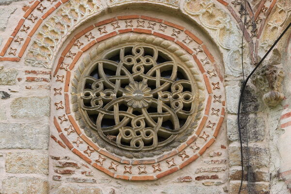 Eastern large rosette of the northern facade