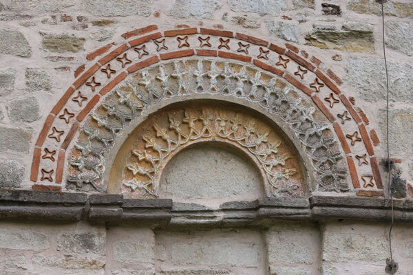 The western archivolts of the northern wall of the narthex