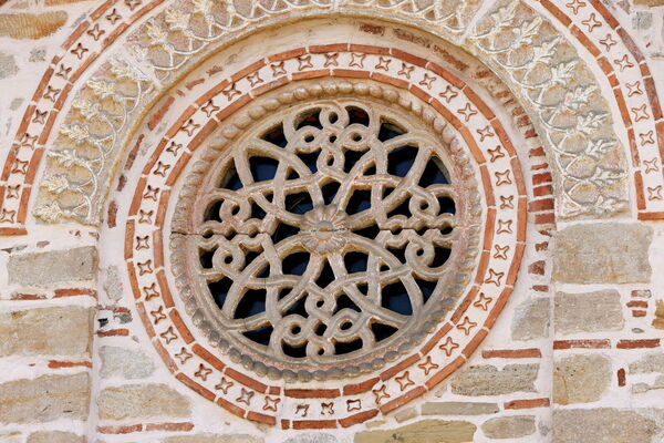 The large rosette of the western facade of the narthex