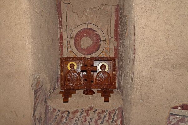 Altar apse niche