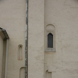 Window and niches on the northern wall of the narthex