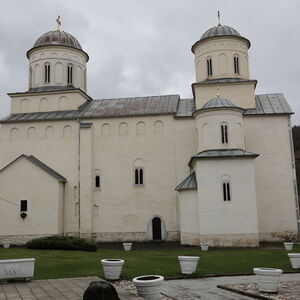 Поглед на цркву са северне стране