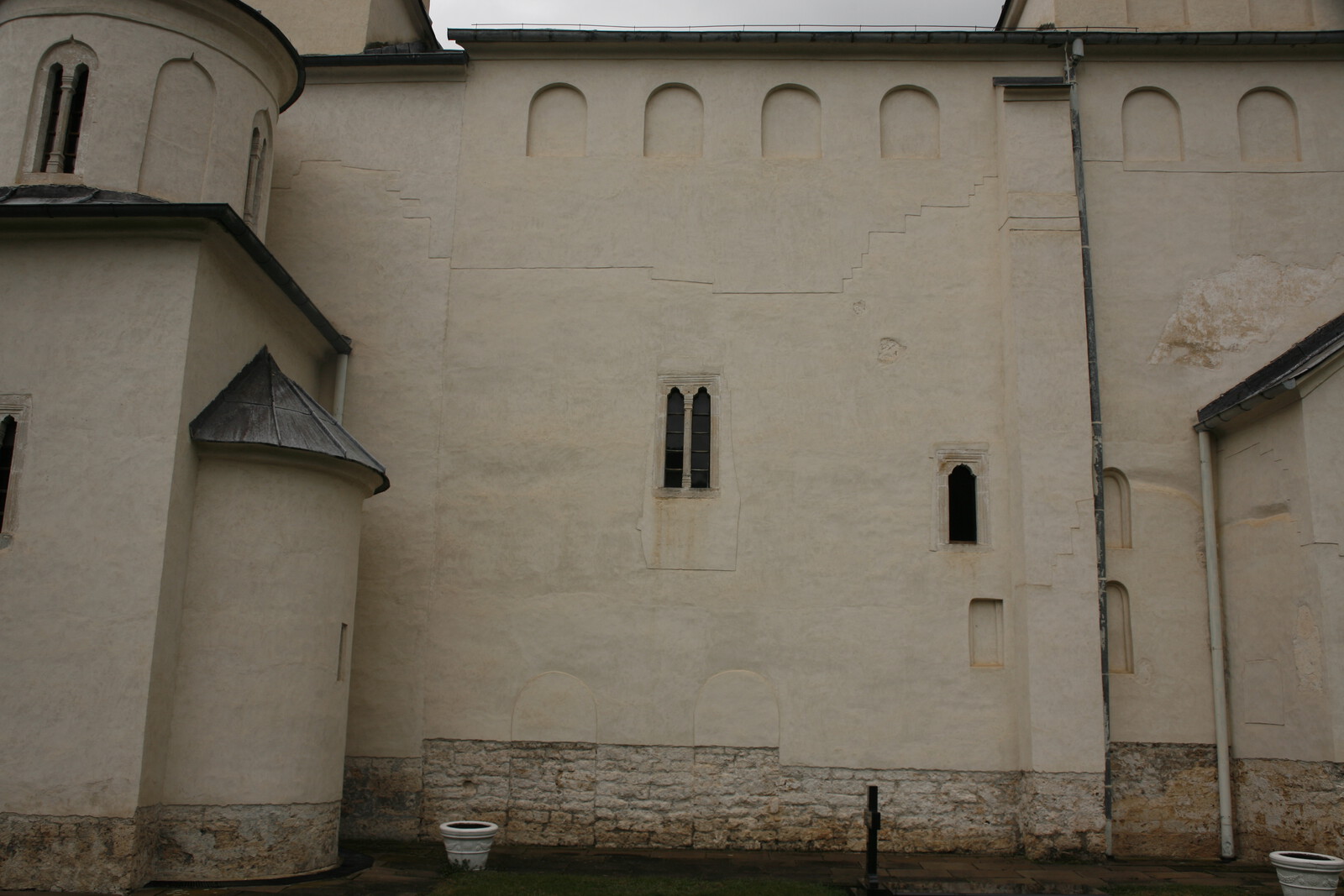 View of the southern wall of the narthex
