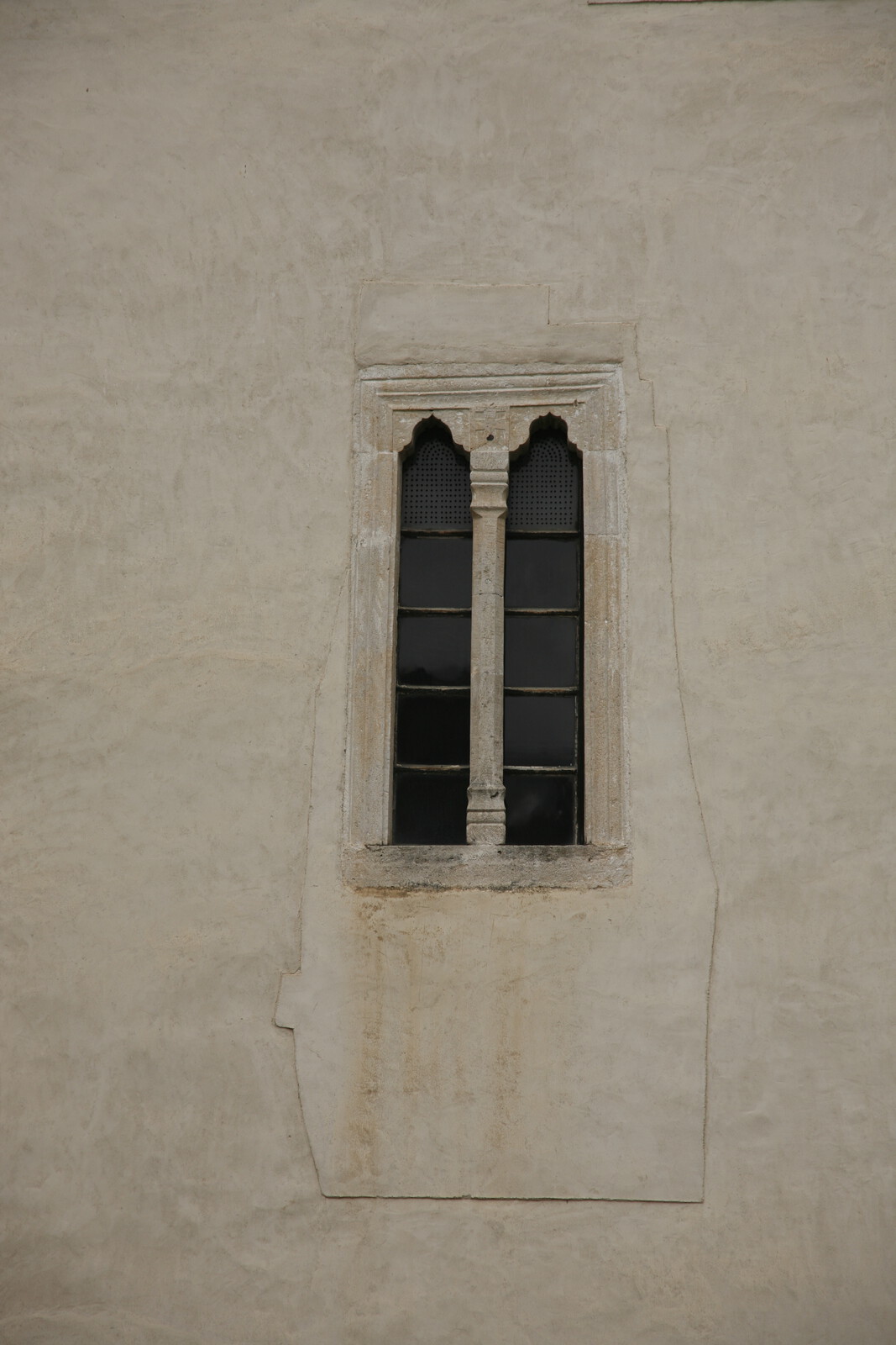 Mullioned window (bifora) on the southern wall of the narthex