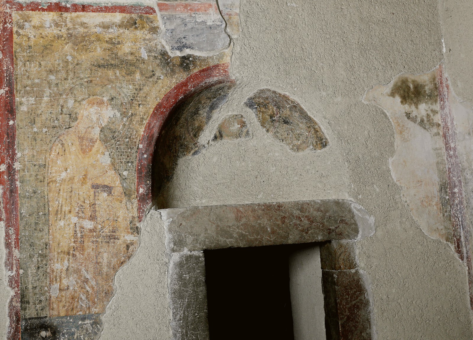 Fresco paintings of the first zone of the south choir