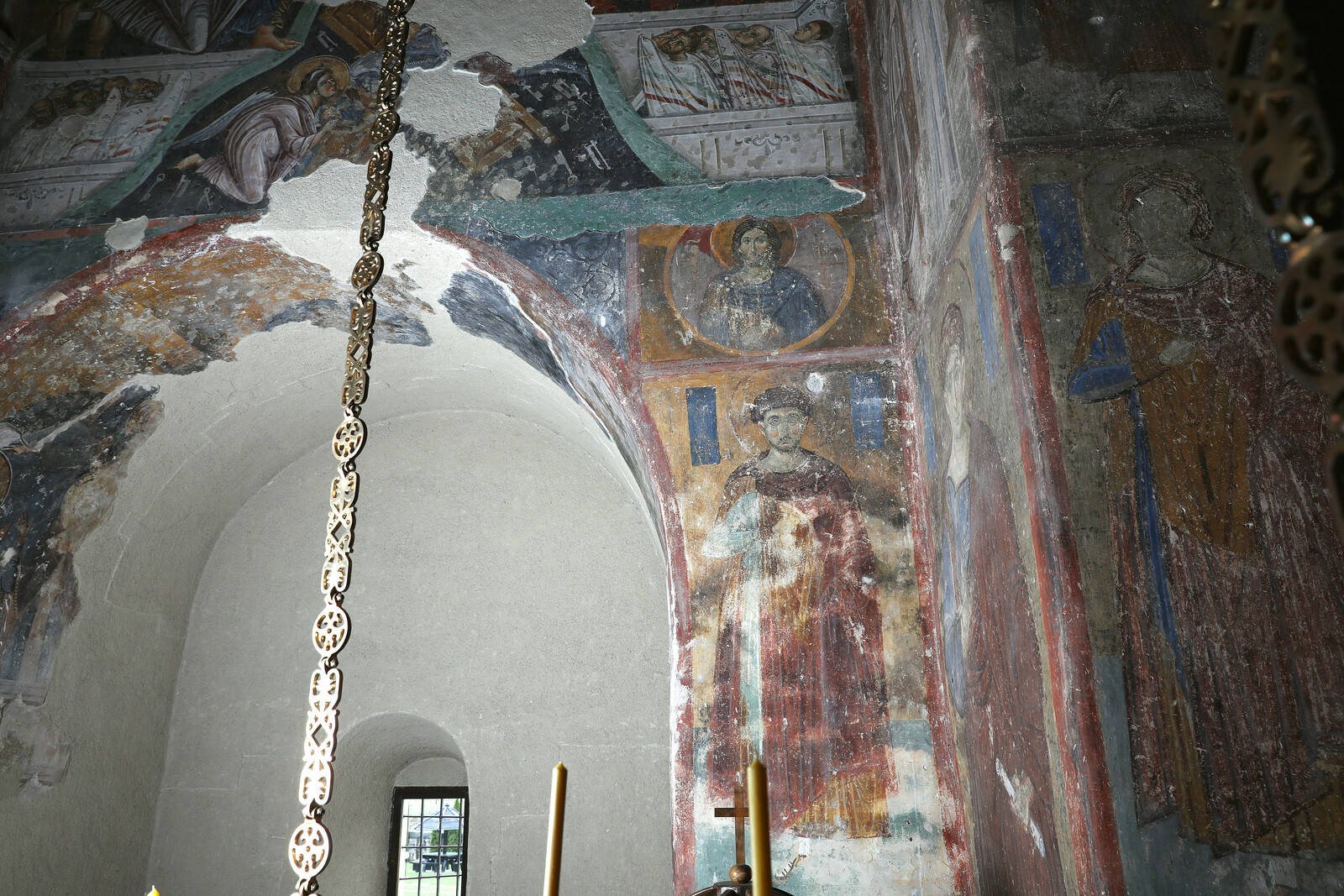 View of the southern wall of area under the dome
