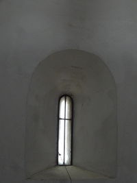 Прозор на олтарској апсиди