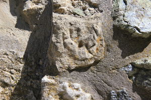 Камена сполија уграђена у јужни зид припрате