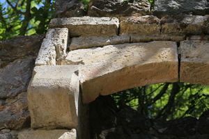 Лук и северна конзола трпезаријског камина