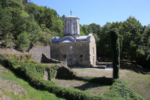 Црква Светог Николе,  остаци резиденцијалне грађевине и  порта, поглед са северне стране
