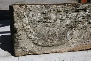 Мотив гирланде на римском каменом саркофагу