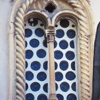 Biphora Window of the Southern Arm of the Cross