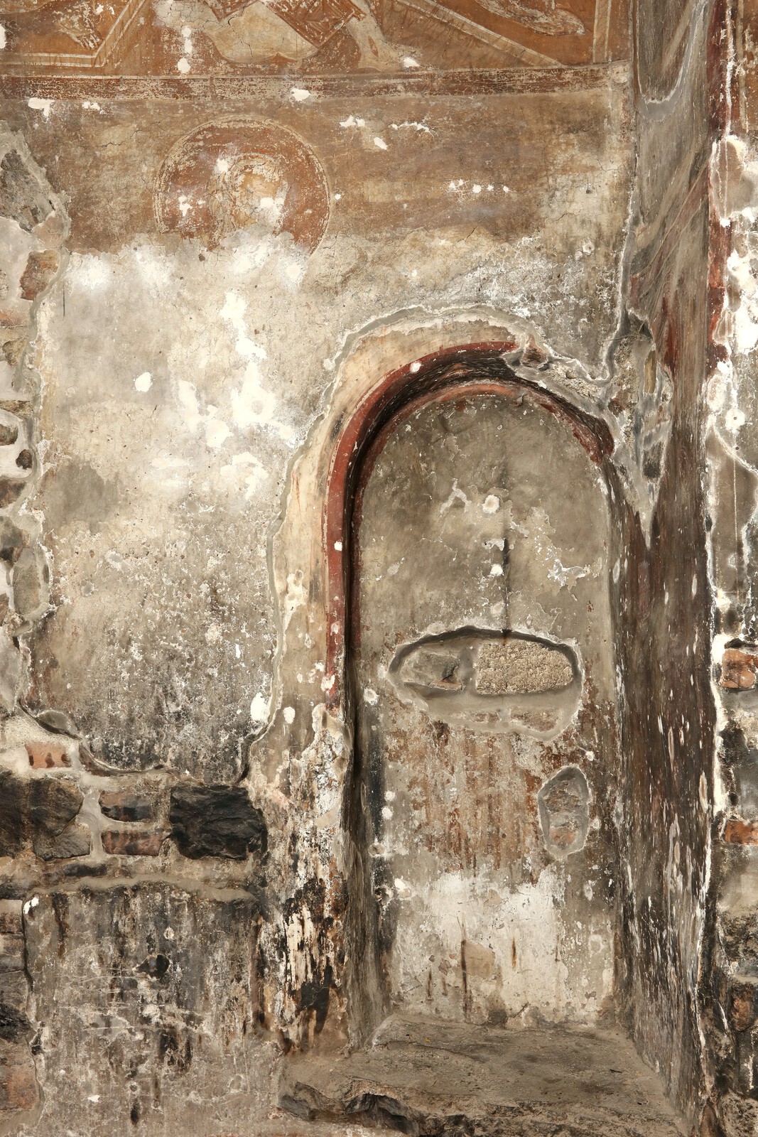 Северни зид олтарског простора и ниша протезиса