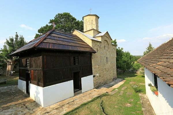 Поглед са југозападa на цркву 