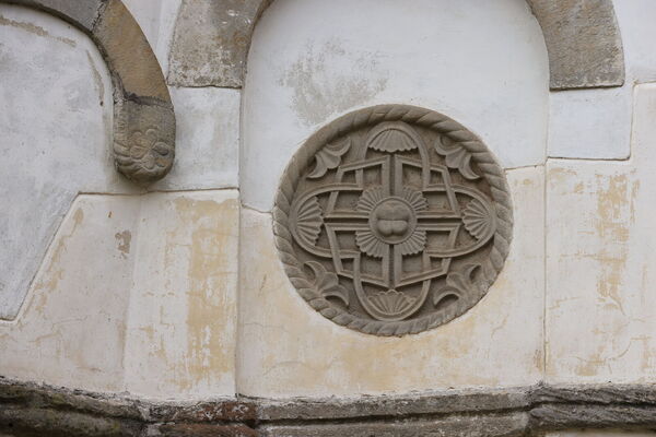 The rosette of the western bay of the northern facade