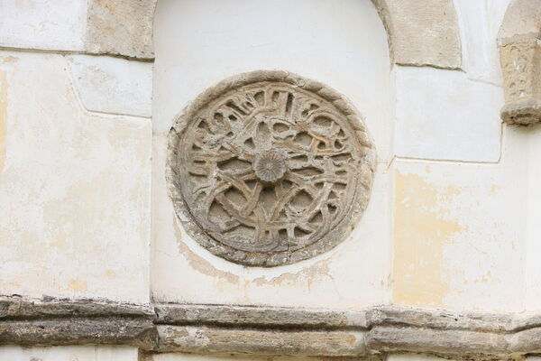 Eastern rosette of the northern facade