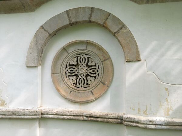 The rosette of the southern facade of the chancel