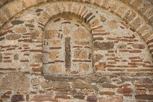 Niche of the upper zone of the west facade
