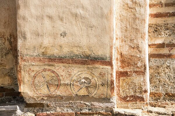 Decoration of the eastern pilaster plinth