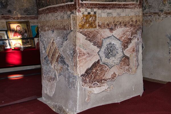 Painted plinth