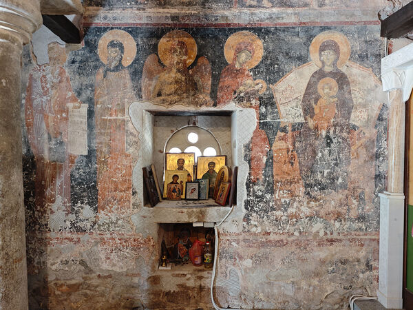 North wall of the domed space, figures of the first zone