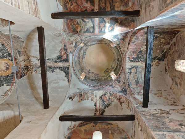 Painting of the dome and the highest zones