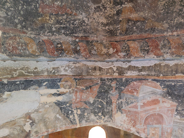 Detail of the ornament at the base of the tambour and remains of the inscription in the dome ring
