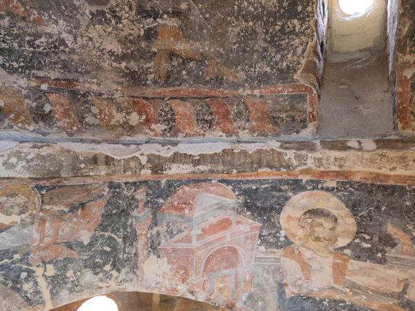 Detail of the ornament at the base of the tambour and remains of the inscription in the dome ring